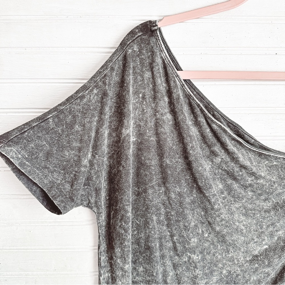American Eagle Grey One Shoulder Short Sleeve Top Size Large - Picture 2 of 6